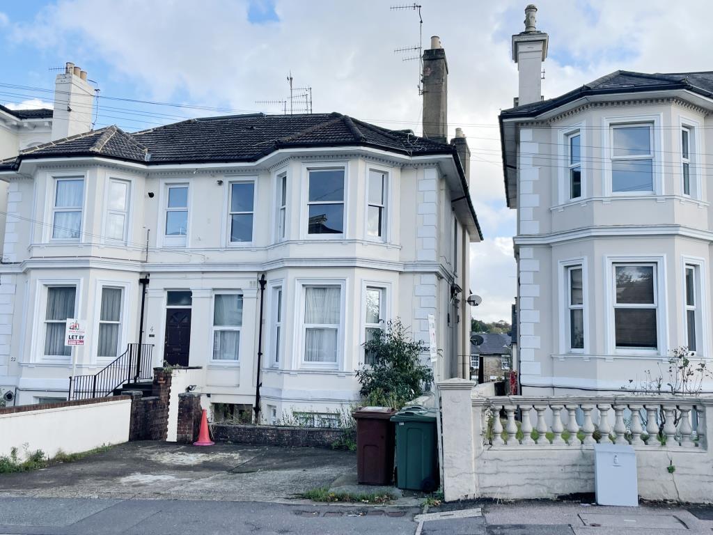 Lot: 98 - MAISONETTE FOR REFURBISHMENT -